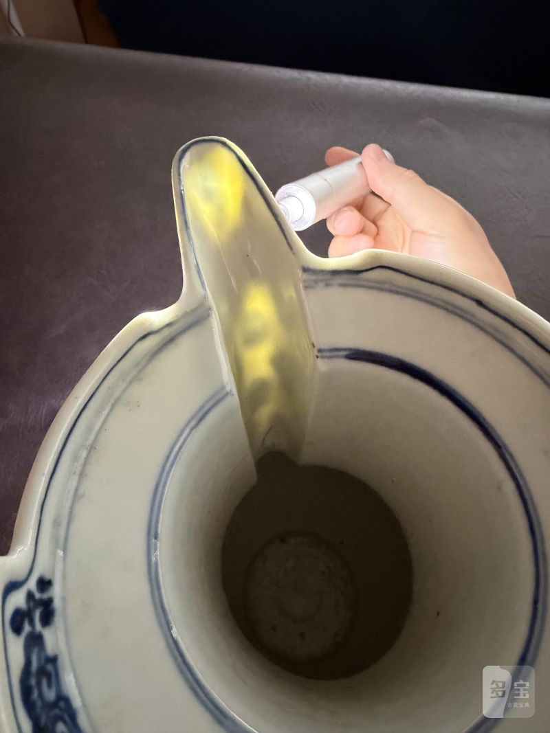 清乾隆 青花缠枝花卉纹僧帽壶 - 图22